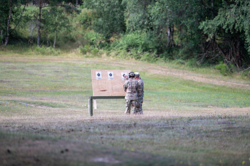 2nd Cavalry Regiment Master Gunner Trains MEDDAC Bavaria Soldiers on Marksmanship