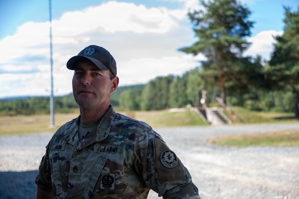 2nd Cavalry Regiment Master Gunner Trains MEDDAC Bavaria Soldiers on Marksmanship