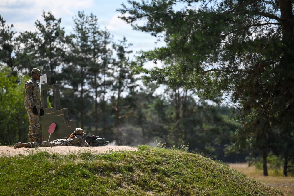 2nd Cavalry Regiment Master Gunner Trains MEDDAC Bavaria Soldiers on Marksmanship