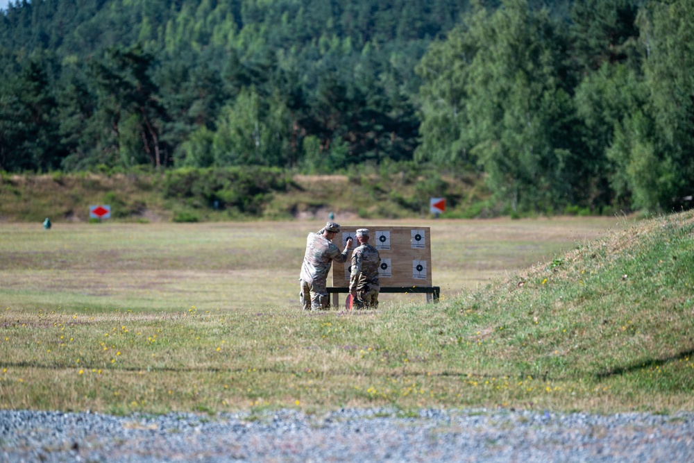 2nd Cavalry Regiment Master Gunner Trains MEDDAC Bavaria Soldiers on Marksmanship