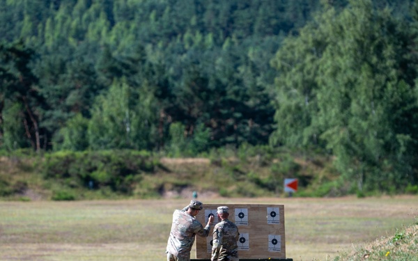 2nd Cavalry Regiment Master Gunner Trains MEDDAC Bavaria Soldiers on Marksmanship