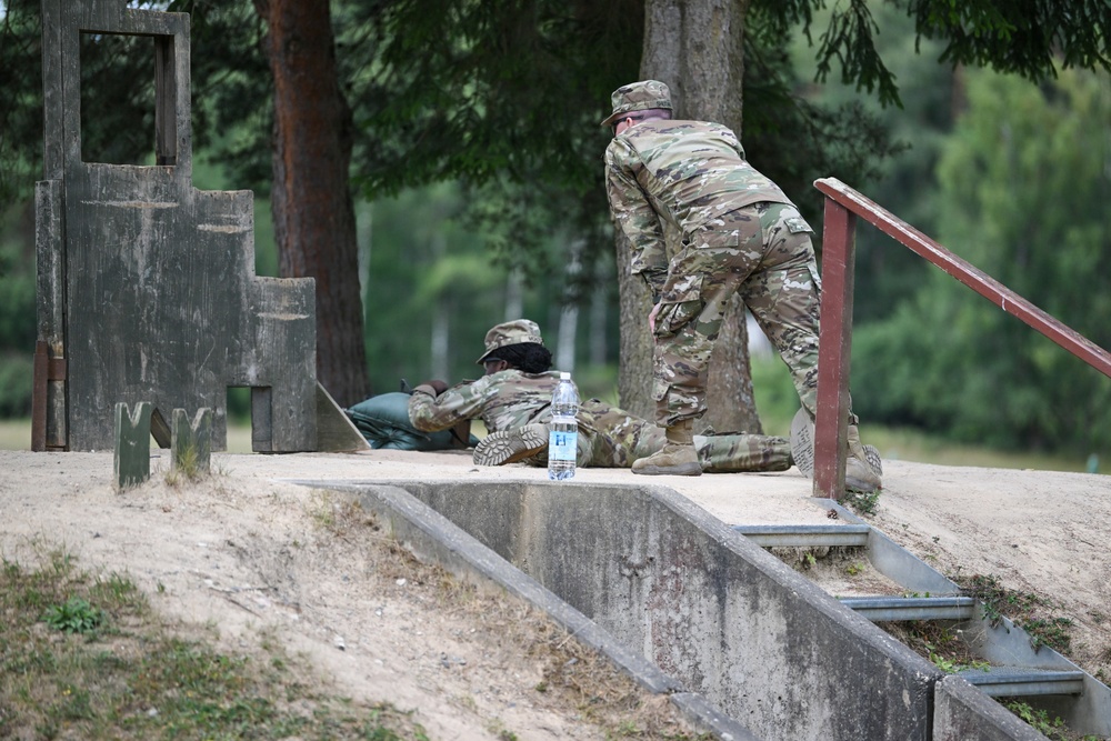 2nd Cavalry Regiment Master Gunner Trains MEDDAC Bavaria Soldiers on Marksmanship