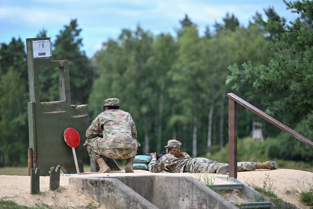 2nd Cavalry Regiment Master Gunner Trains MEDDAC Bavaria Soldiers on Marksmanship