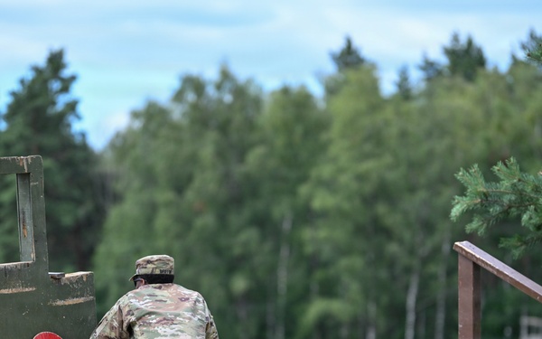 2nd Cavalry Regiment Master Gunner Trains MEDDAC Bavaria Soldiers on Marksmanship