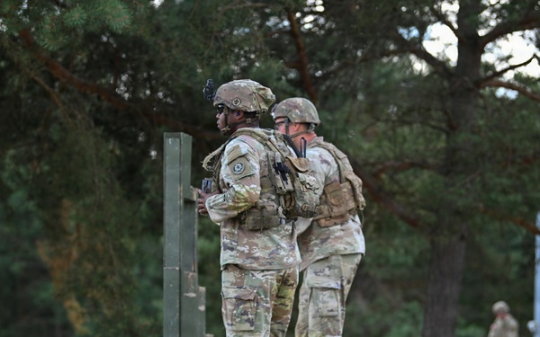 2nd Cavalry Regiment Master Gunner Trains MEDDAC Bavaria Soldiers on Marksmanship