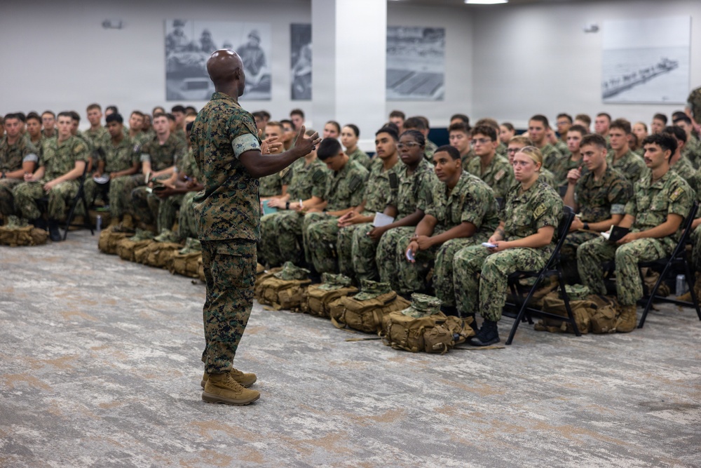 Assistant Division Commander speaks with Midshipmen about leadership to inspire professionalism in their career