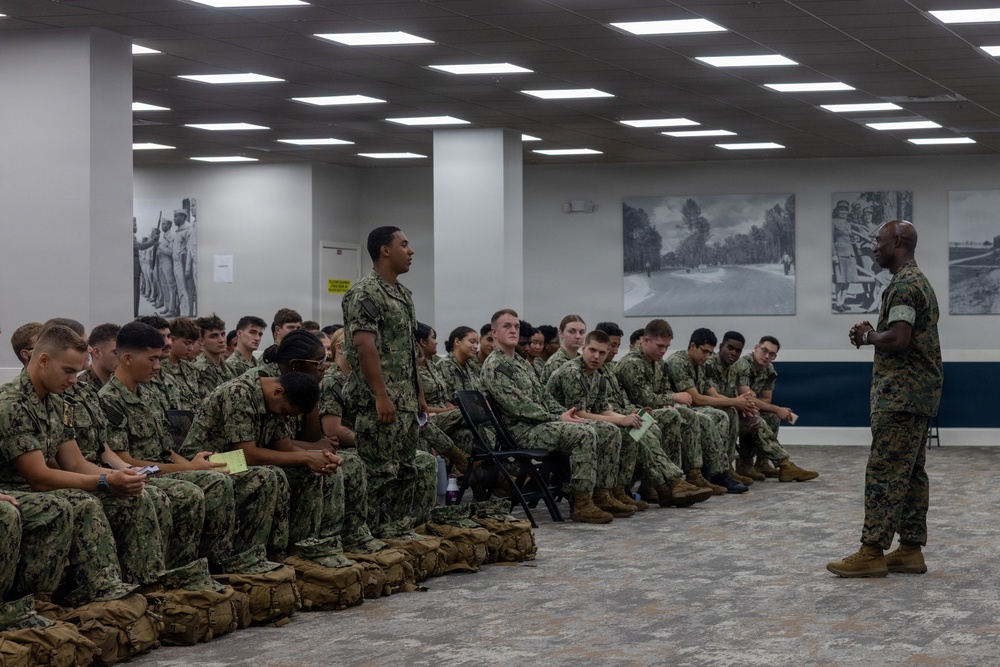 Assistant Division Commander speaks with Midshipmen about leadership to inspire professionalism in their career