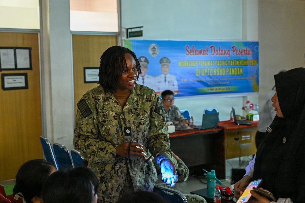 RADM Buzzetti and PP26 MCOM Visit Pandan General Hospital