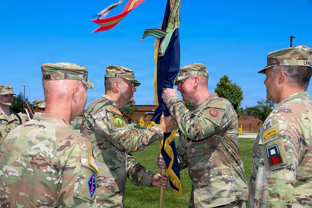 Chicago-based Army Reserve command welcomes new commander