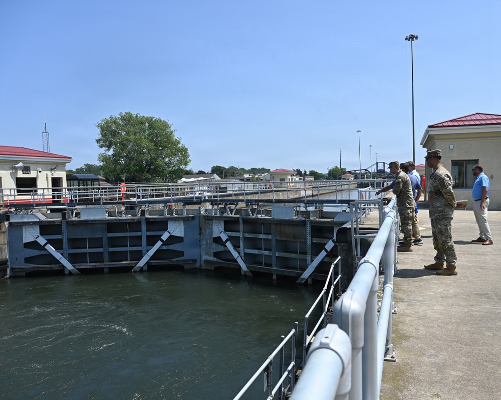Buffalo District Leadership Visits Black Rock Lock