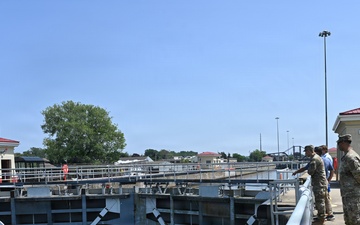 Buffalo District Leadership Visits Black Rock Lock