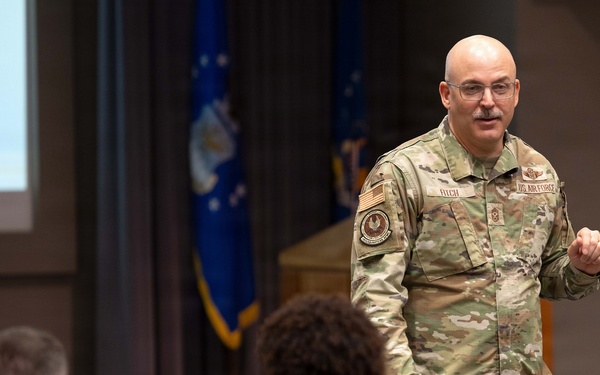 AFMC Command Chief hosts enlisted Airmen discussion at HQ AFMC
