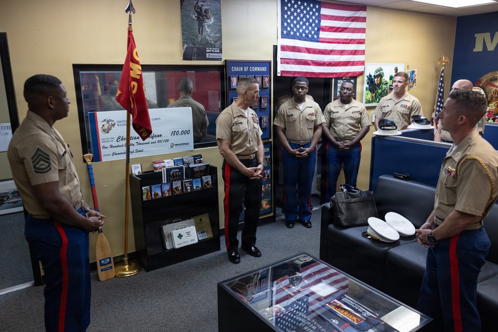 ERR CG Visits Recruiting Station New York