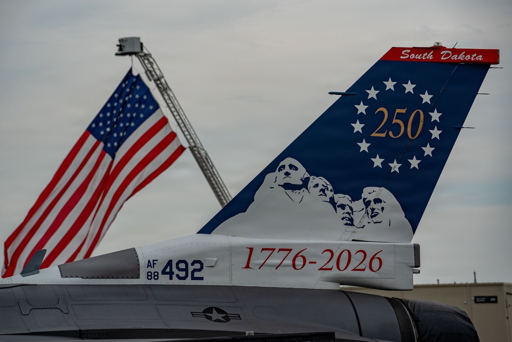 Thunderbirds, Warbirds, and Homegrown Airpower Deliver at the Sioux Falls AirShow