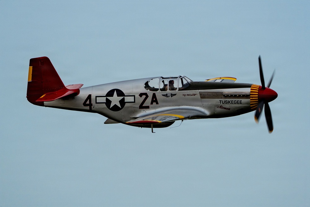 Thunderbirds, Warbirds, and Homegrown Airpower Deliver at the Sioux Falls AirShow