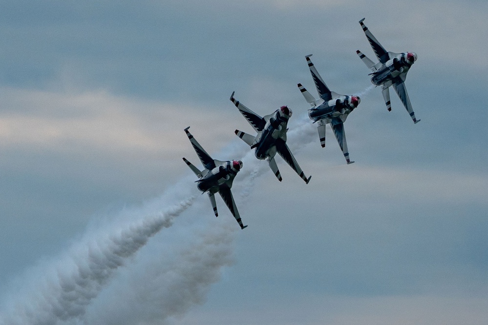 Thunderbirds, Warbirds, and Homegrown Airpower Deliver at the Sioux Falls AirShow