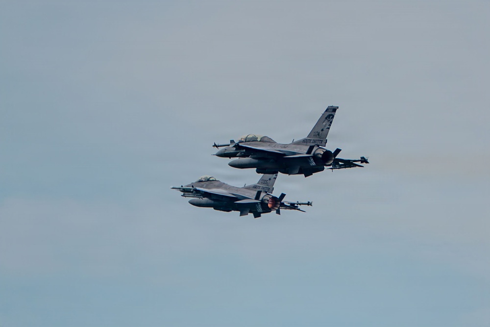 Thunderbirds, Warbirds, and Homegrown Airpower Deliver at the Sioux Falls AirShow