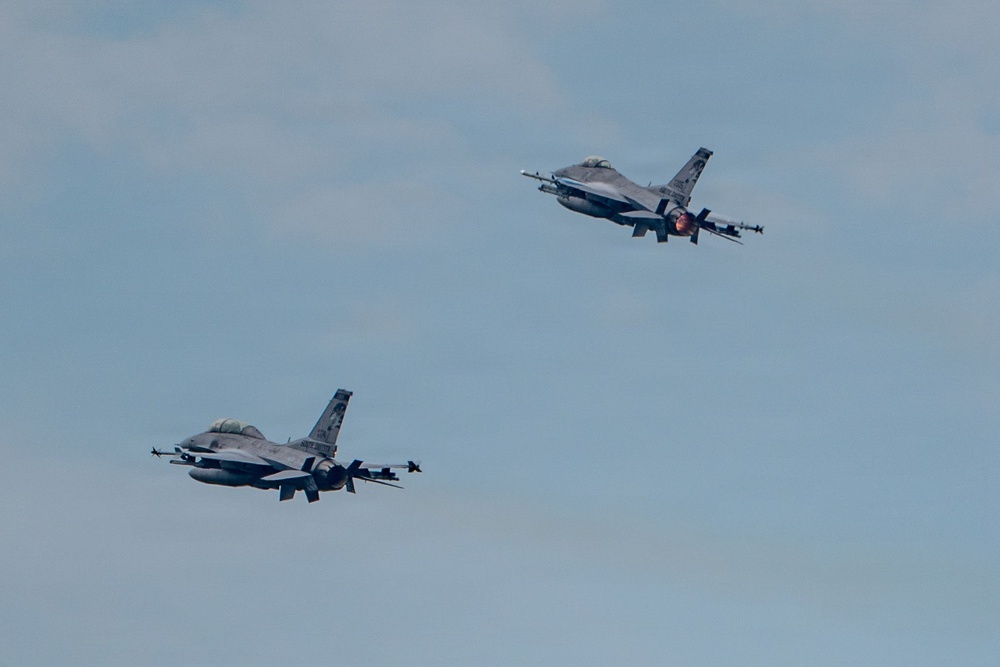 Thunderbirds, Warbirds, and Homegrown Airpower Deliver at the Sioux Falls AirShow