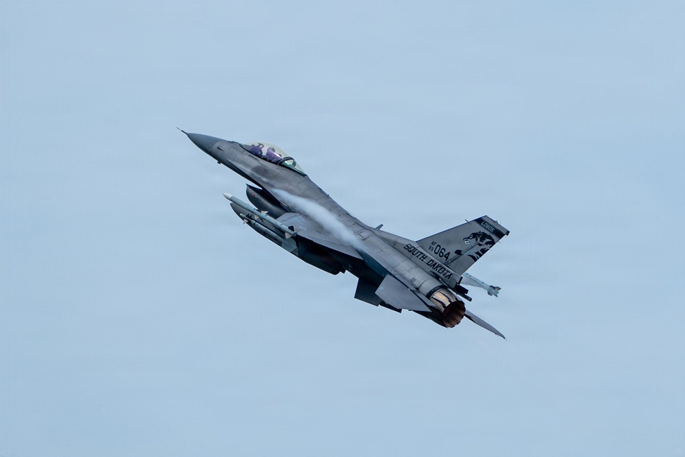 Thunderbirds, Warbirds, and Homegrown Airpower Deliver at the Sioux Falls AirShow