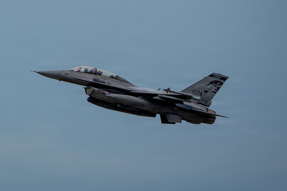 Thunderbirds, Warbirds, and Homegrown Airpower Deliver at the Sioux Falls AirShow