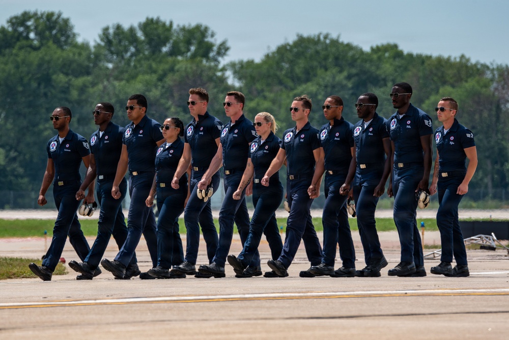 Thunderbirds, Warbirds, and Homegrown Airpower Deliver at the Sioux Falls AirShow