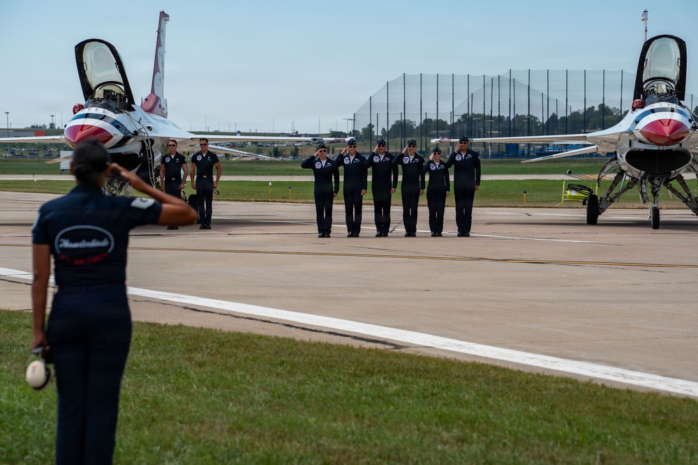 Thunderbirds, Warbirds, and Homegrown Airpower Deliver at the Sioux Falls AirShow