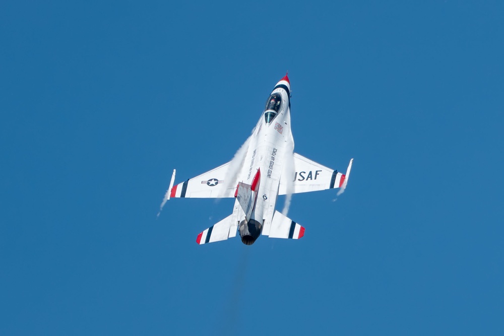 Airpower on the Prairie: USAF Thunderbirds Perform in Sioux Falls