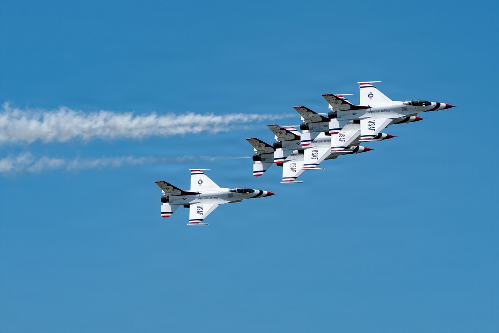 USAF Thunderbirds Arrive at Joe Foss Field for 2026 Sioux Falls AirShow
