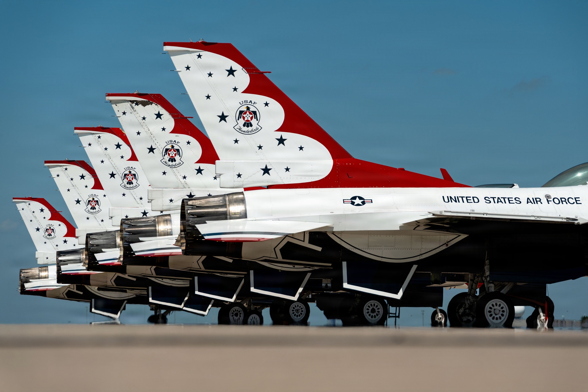 DVIDS - Images - USAF Thunderbirds Arrive at Joe Foss Field for