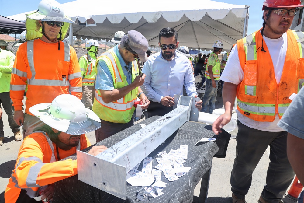 NAVFAC Southwest's ROICC MCAS Miramar &amp; MCRD Team Sign the Beam