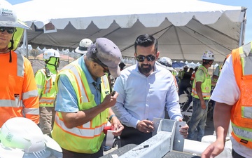NAVFAC Southwest's ROICC MCAS Miramar &amp; MCRD Team Sign the Beam