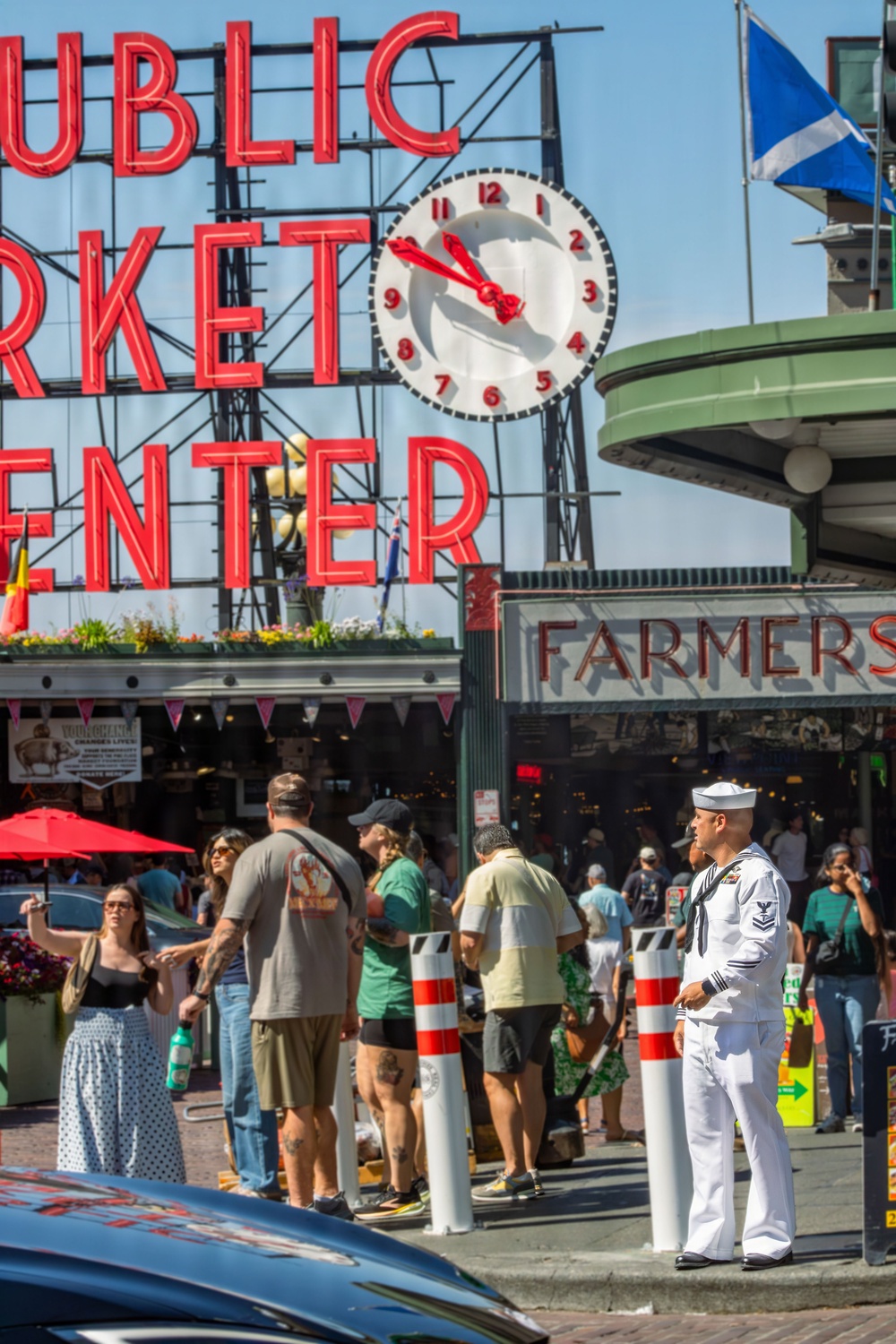 Service Members Explore Seattle During Fleet Week