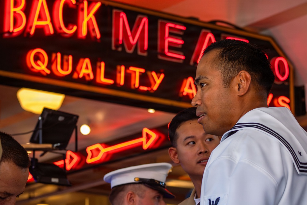 Service Members Explore Seattle During Fleet Week