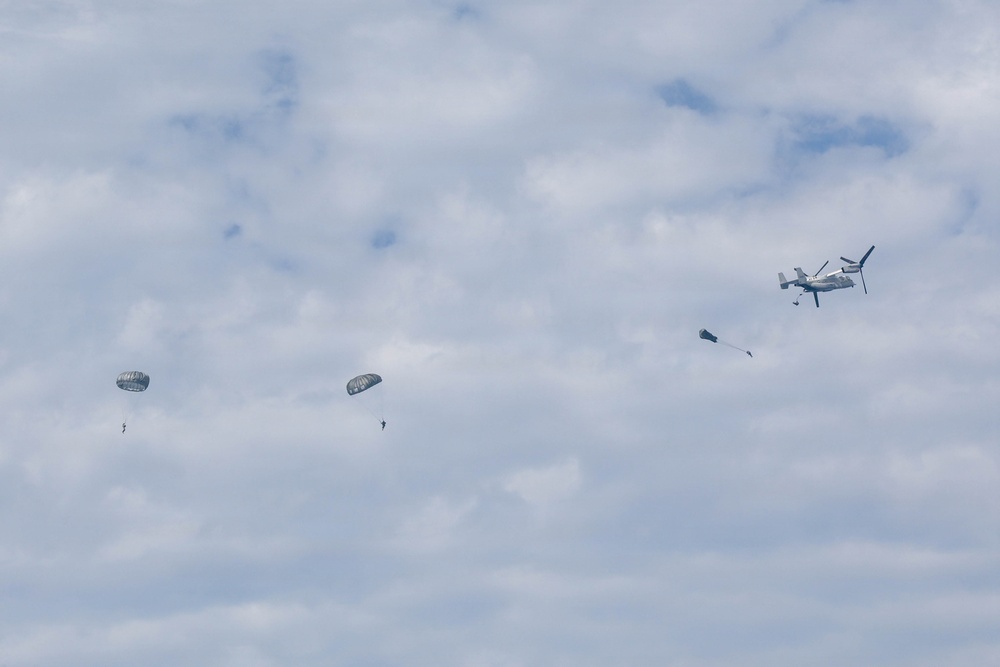 EOD Technicians conduct jump training