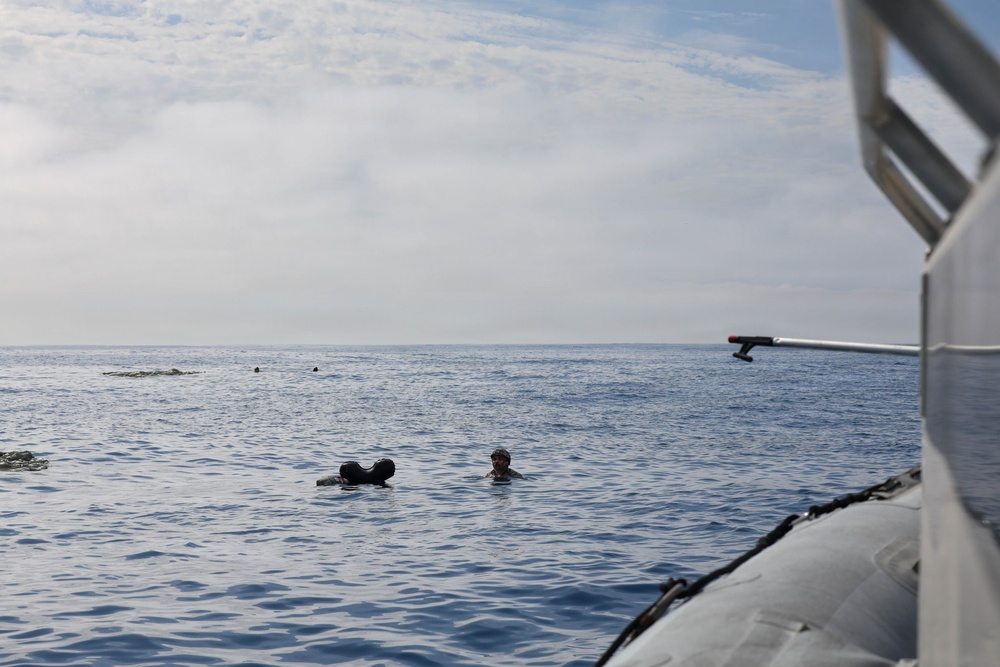 EOD Technicians conduct jump training