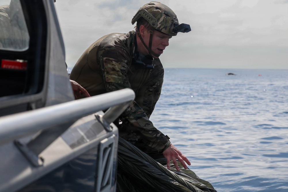 EOD Technicians conduct jump training