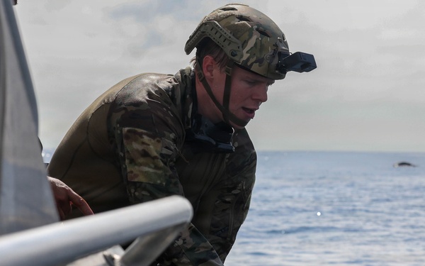 EOD Technicians conduct jump training
