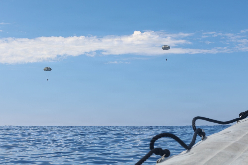 EOD Technicians conduct jump training