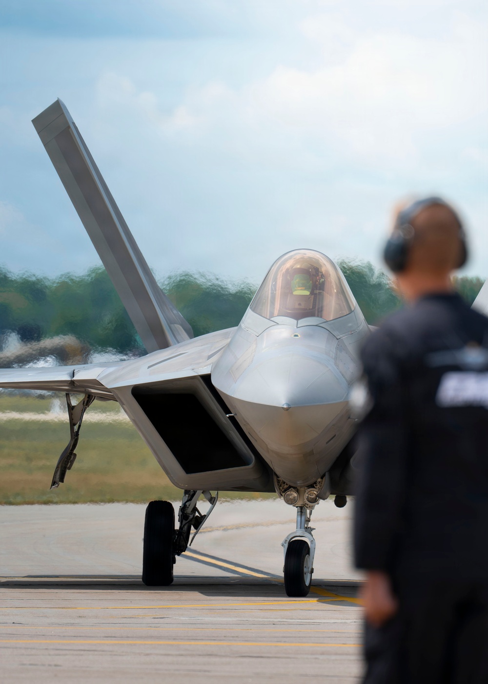 Gen. Kenneth Wilsbach flies F-22 Raptor to EAA AirVenture Oshkosh 2026