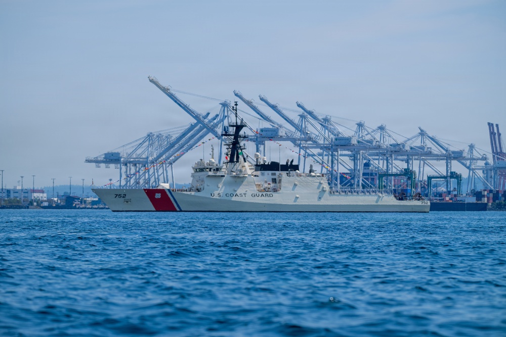 Coast Guard Supports Seattle Fleet Week 2026