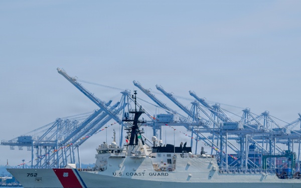 Coast Guard Supports Seattle Fleet Week 2026