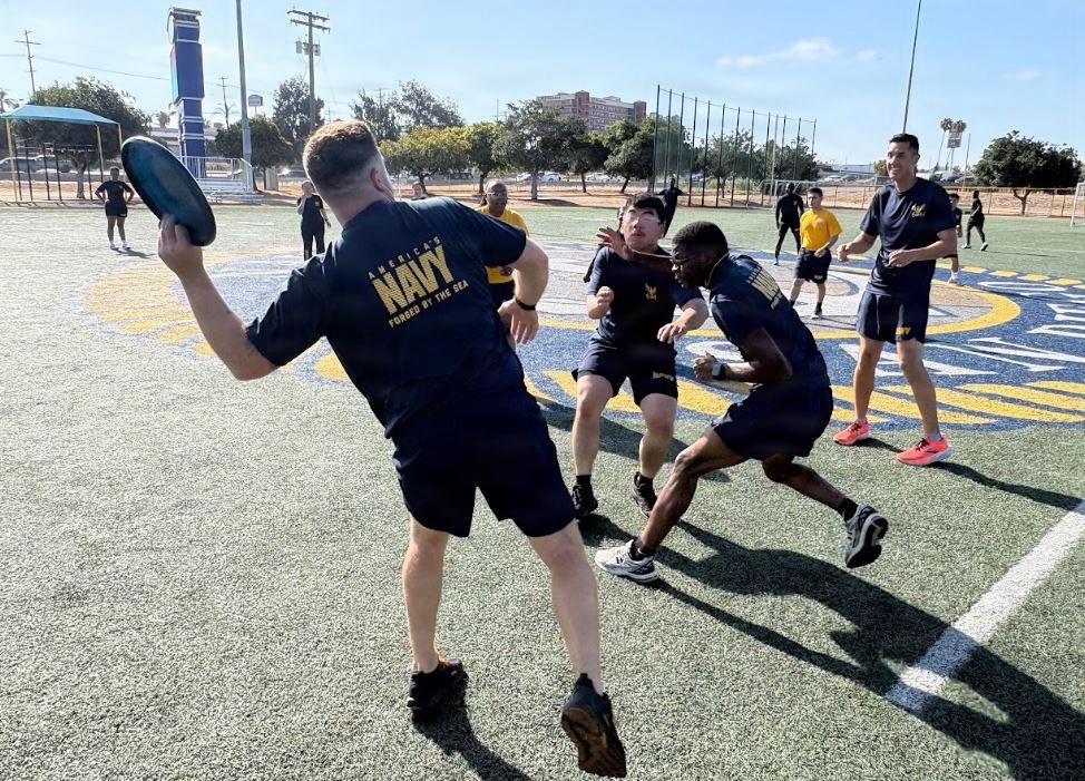 USS Chafee Crew Competes in Interdepartmental Captain's Cup