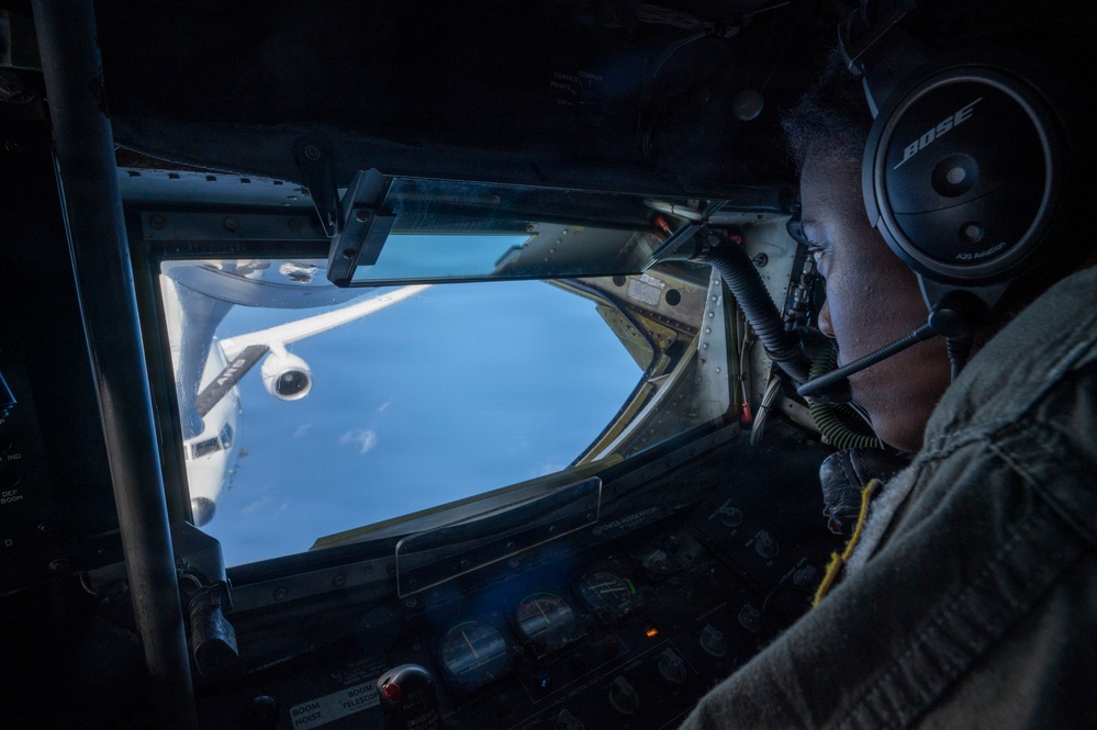 Air Force Tankers Extend Navy Reach Over the Pacific