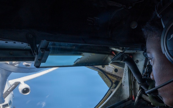 Air Force Tankers Extend Navy Reach Over the Pacific