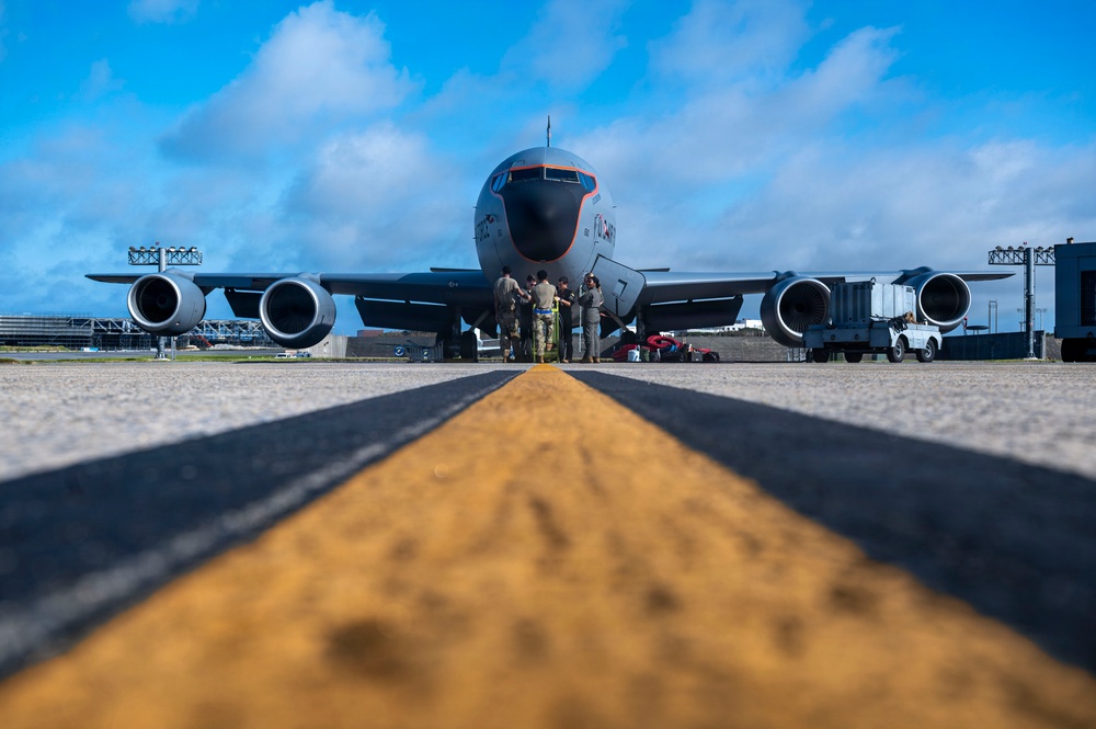 Air Force Tankers Extend Navy Reach Over the Pacific