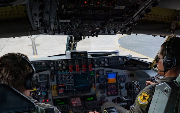 Air Force Tankers Extend Navy Reach Over the Pacific