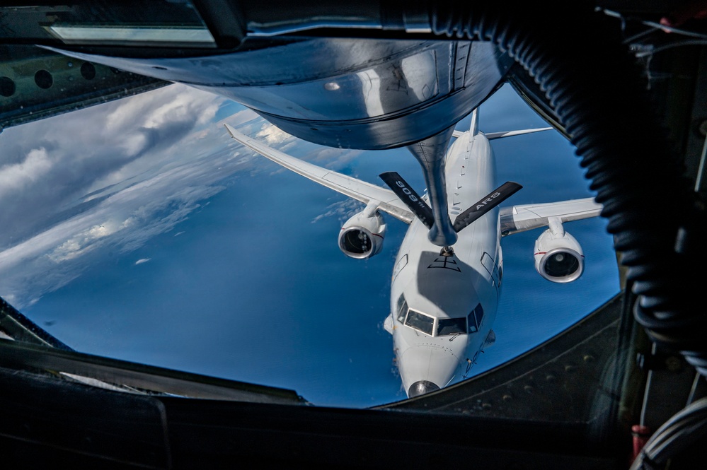 Air Force Tankers Extend Navy Reach Over the Pacific