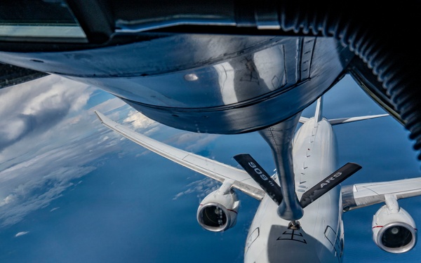 Air Force Tankers Extend Navy Reach Over the Pacific