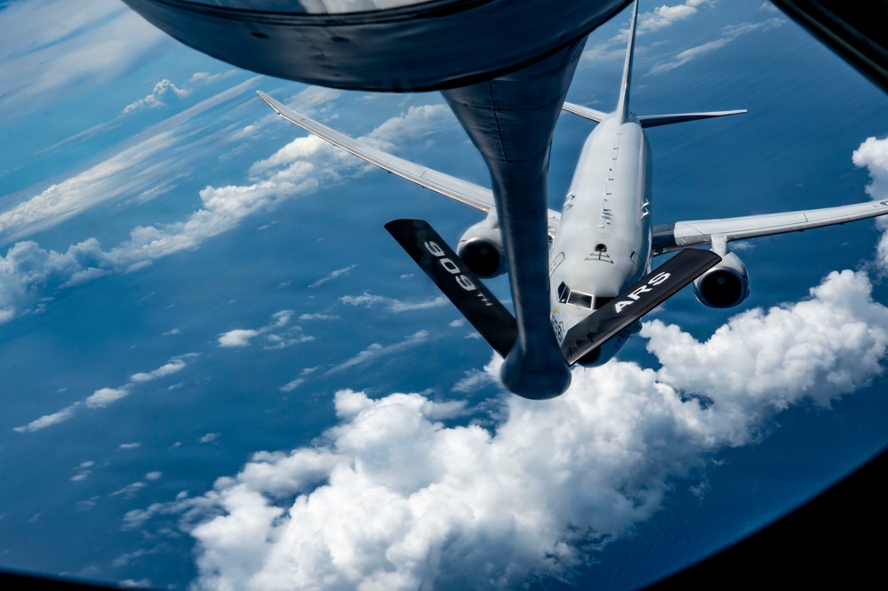 Air Force Tankers Extend Navy Reach Over the Pacific