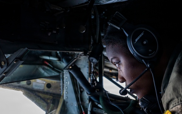 Air Force Tankers Extend Navy Reach Over the Pacific